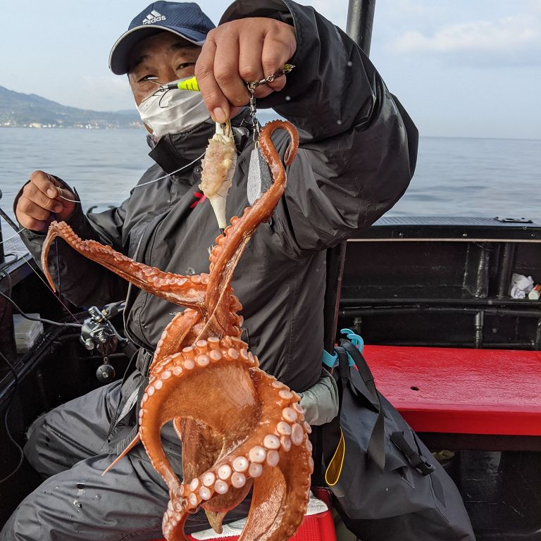 須磨発 黒い釣り船で大阪湾 淡路島へ パイレーツdaiyumaru