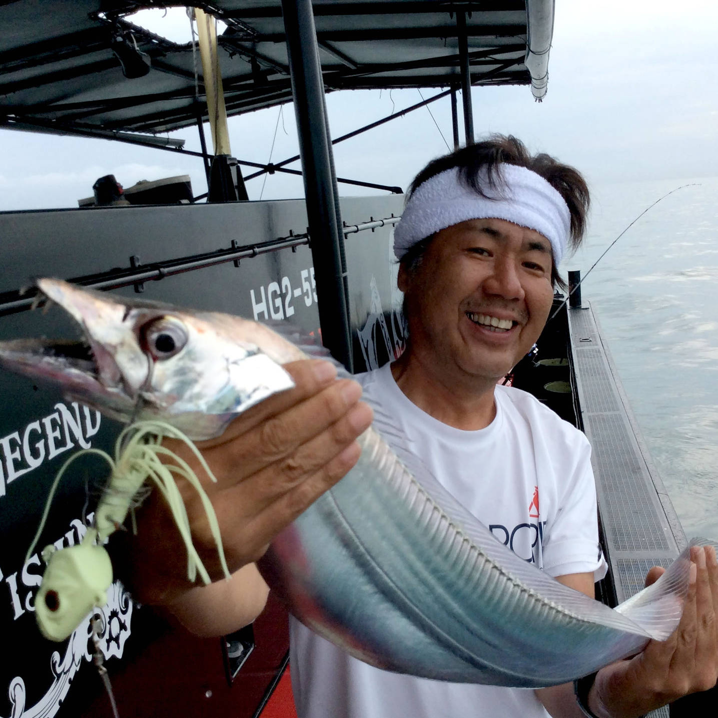 7時38分。S様が手にした105cm、指6本サイズのタチウオですヾ(╹◡╹)ﾉ