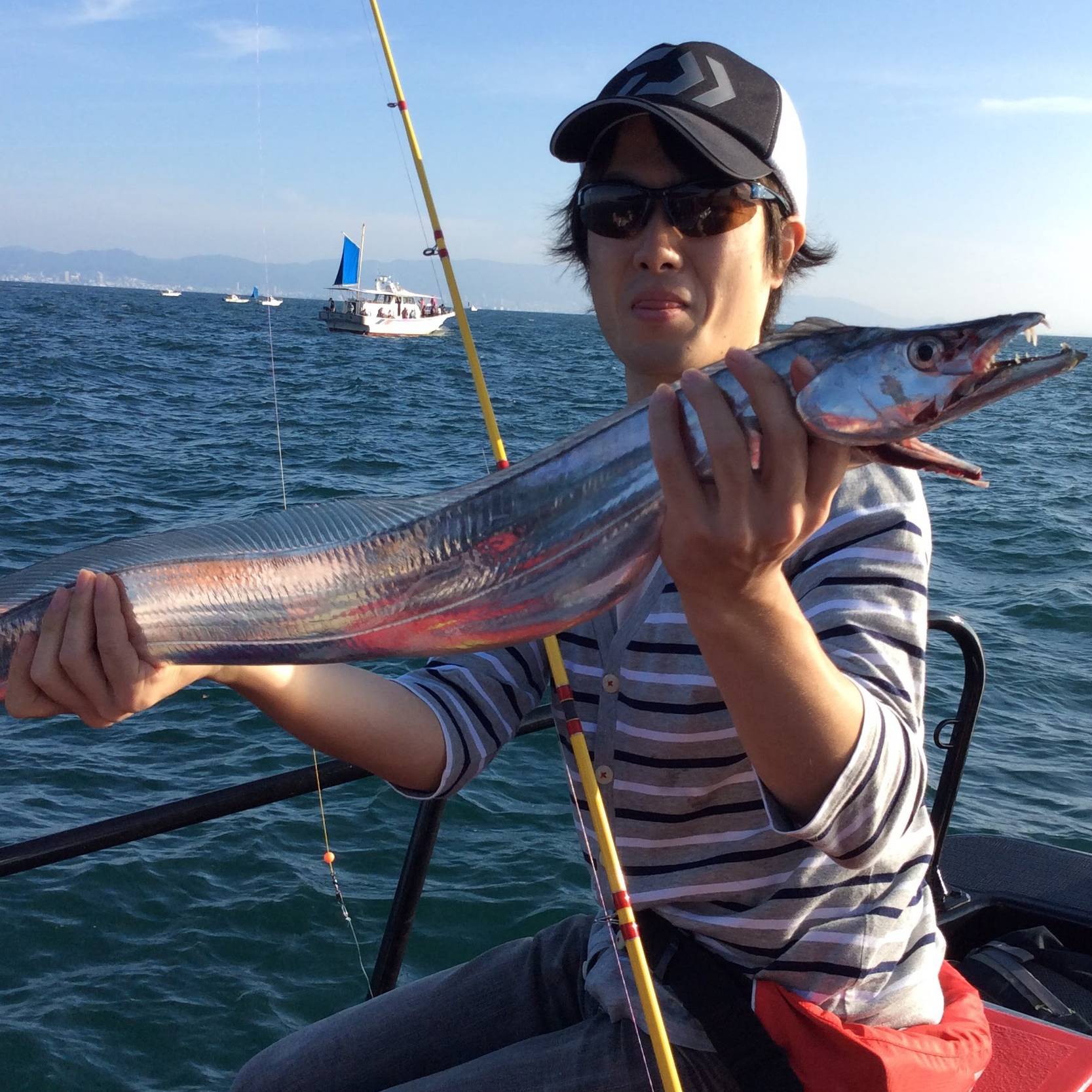 F様は初のタチウオ釣りで4匹の釣果♪。後半は二枚潮で大変でしたが、これに懲りずにまたお越しください(｀・ω・´)ゞ